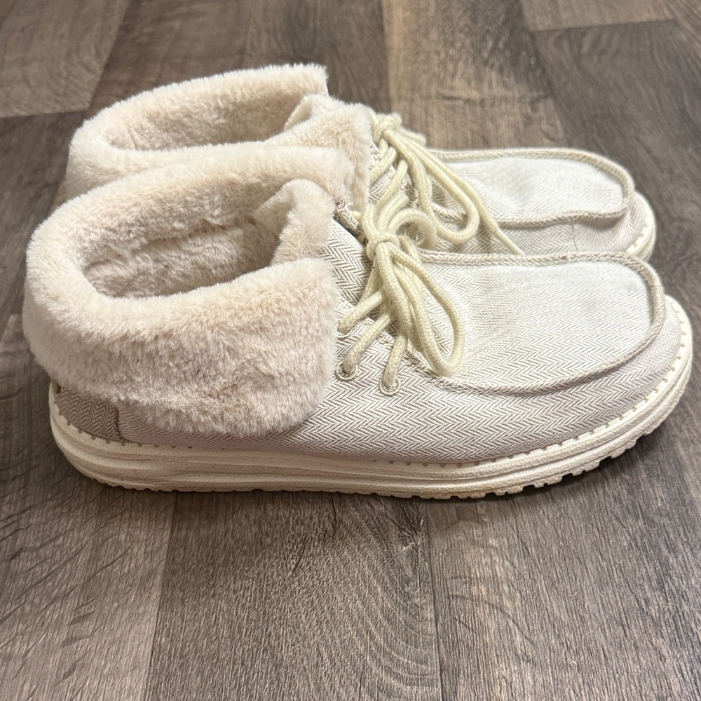 Hey Dude beige/ cream Wendy faux fur booties